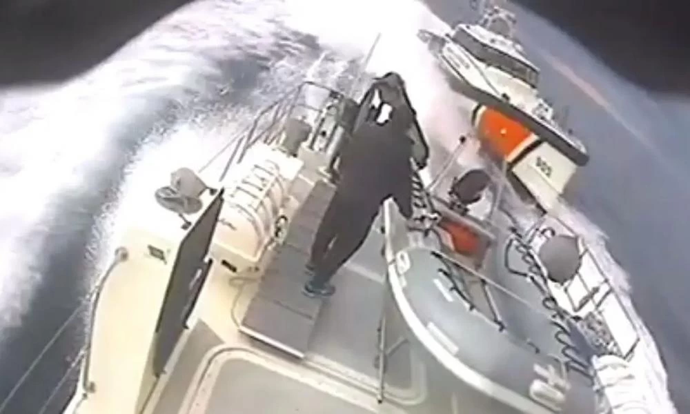 Τουρκική ακταιωρός εναντίον σκάφους Λιμενικού